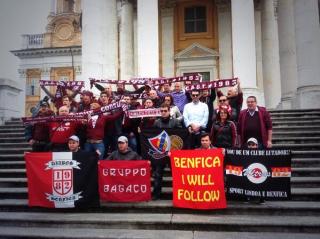 I tifosi del Benfica in visita a Superga