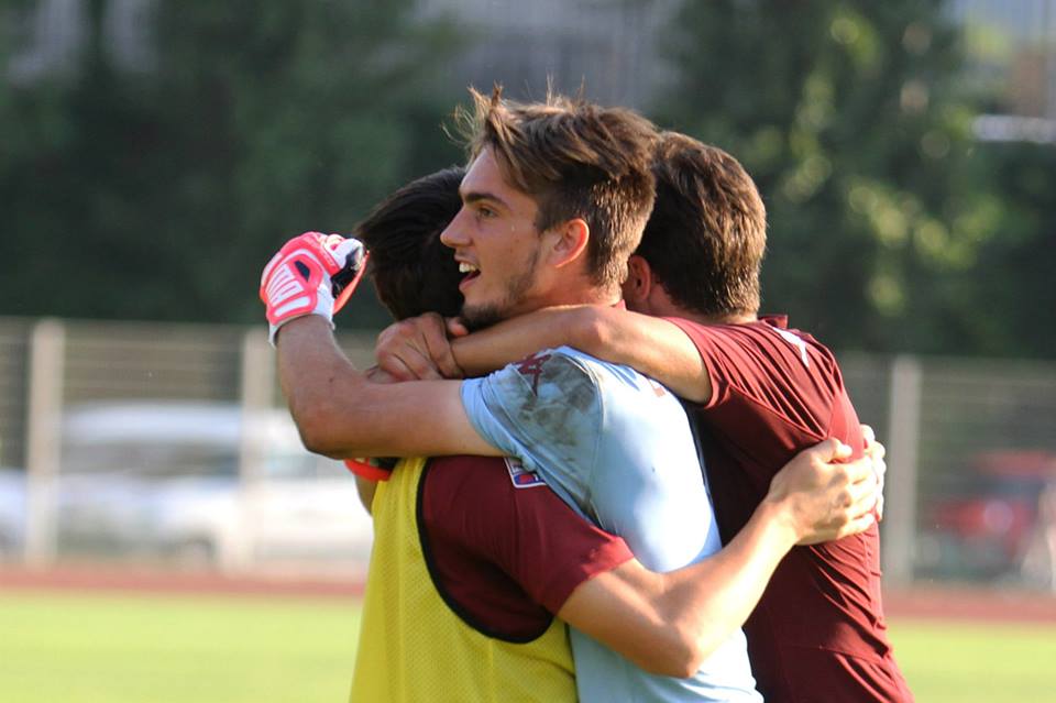 Immagini dell'esultanza dei giocatori del Torino ieri dopo la vittoria ai rigori contro il Milan (foto Dreosti)