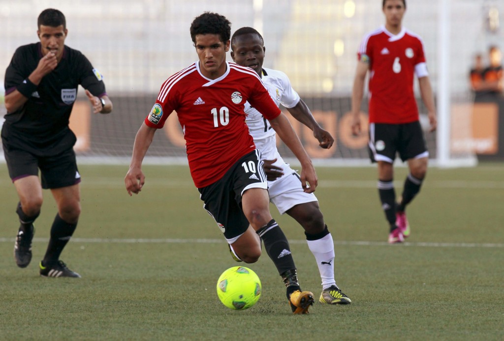 Egypt's Ouda fights for the ball with Ghana's Asiedu-Apau during their U-20 CAF Championship soccer match final in Oran city