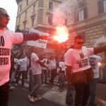 CALCIO: CORI CONTRO MARONI E SPACCAROTELLA A CORTEO ULTRAS