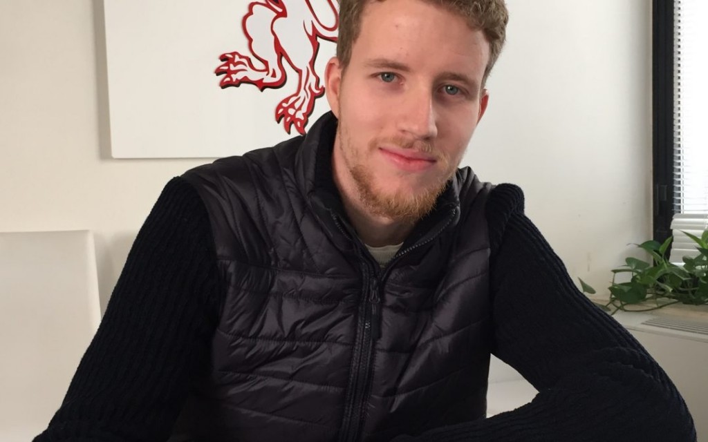 Gustafson firma con il Perugia (Immagine: acperugiacalcio.com)