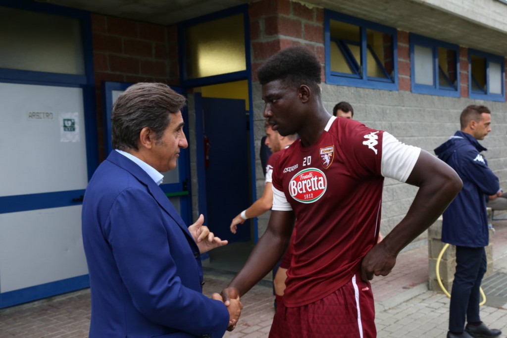 Primavera, Mamma Cairo, Adopo