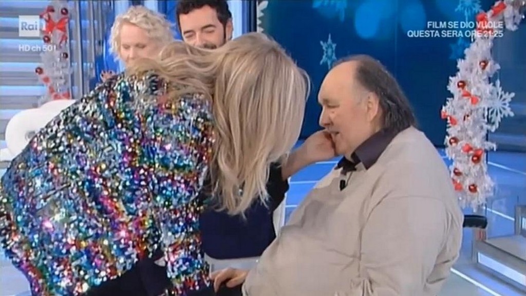 Domenica_In_Mara_Venier_abbraccia_Galeazzi_sulla_sedia_a_rotelle_RICHIESTA114031_896-k3K--896x504@Gazzetta-Web