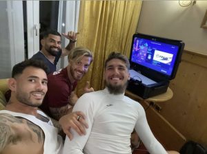 4CD48C9F-8590-4579-ACE2-1C13784DFED4