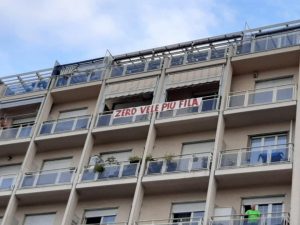 Striscioni contro le vele del Filadelfia a Torino