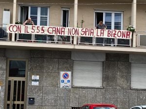 Striscioni contro le vele del Filadelfia a Torino