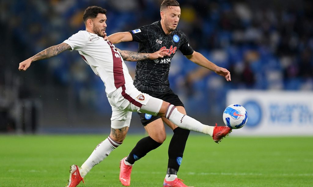 NAPLES, ITALY - OCTOBER 17: Antonio Sanabria of Torino FC battles for possession with Hubert Idasiak of SSC Napoli during the Serie A match between SSC Napoli and Torino FC at Stadio Diego Armando Maradona on October 17, 2021 in Naples, Italy. (Photo by F