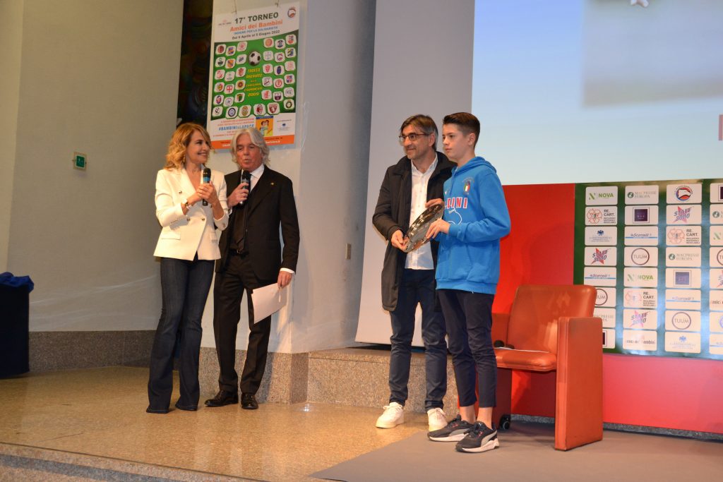 Ivan Juric riceve il premio "Amici dei Bambini" (foto: Aldini Bariviera)