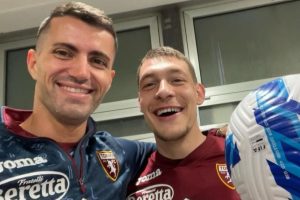 Il dottor Daniele Mozzone con Andrea Belotti (foto Instagram @dani_mosz)