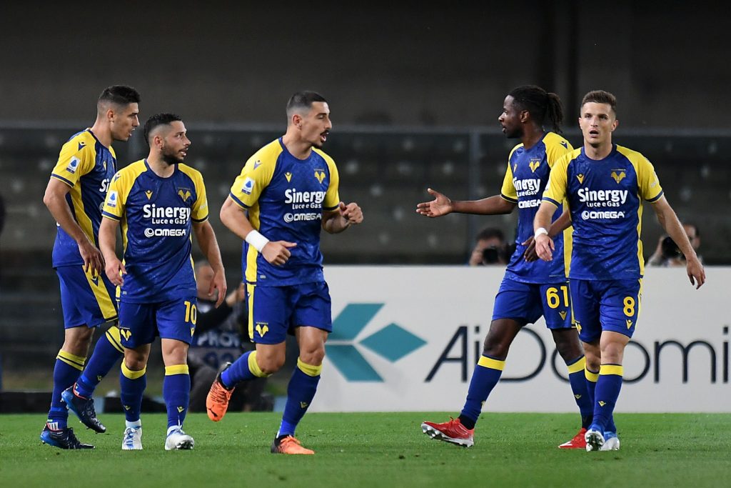 VERONA, ITALY - MAY 08: Davide Faraoni of Hellas Verona celebrates after scoring the opening goal during the Serie A match between Hellas Verona FC and AC Milan at Stadio Marcantonio Bentegodi on May 08, 2022 in Verona, Italy. (Photo by Alessandro Sabattini/Getty Images)