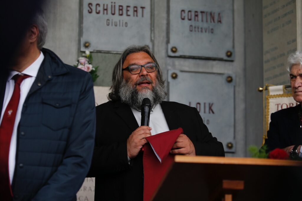 4 maggio, Don Robella