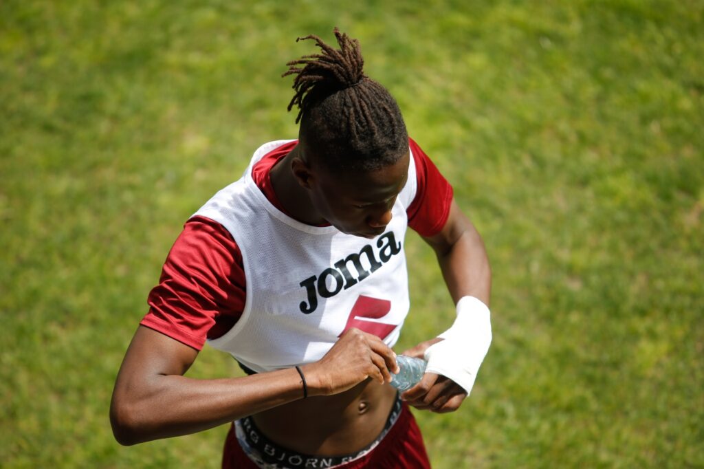 4 maggio, Filadelfia: Njie