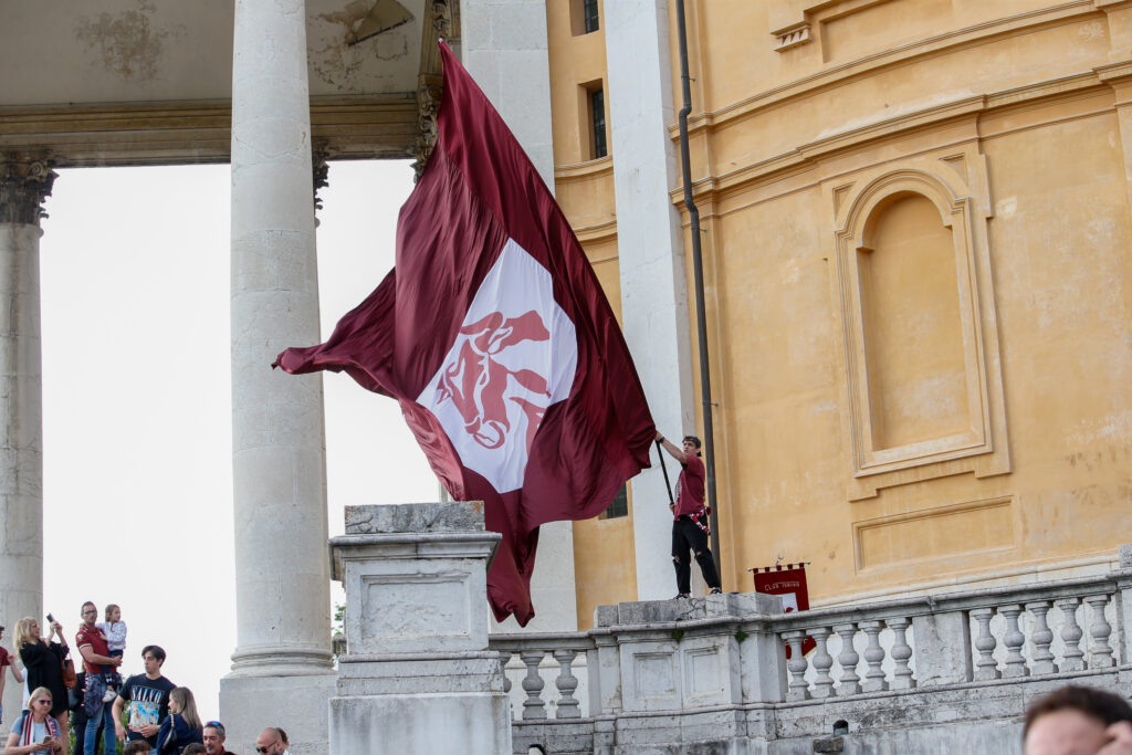 4 maggio: Tifosi Superga