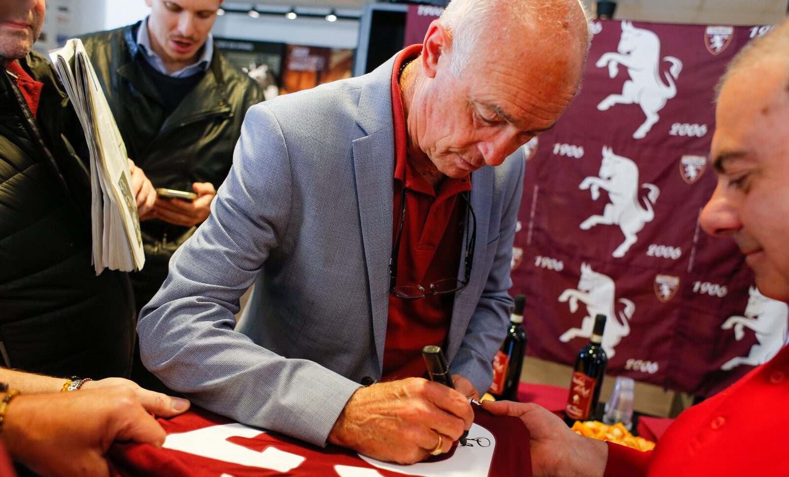 Paolo Pulici, momento storico: presidente onorario dell’ASD Ex Calciatori Granata Onlus