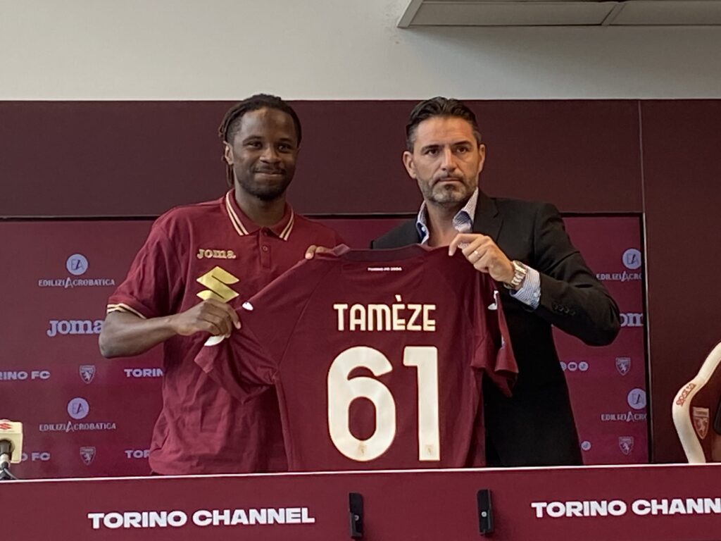 Adrien Tameze e Davide Vagnati durante la presentazione del centrocampista