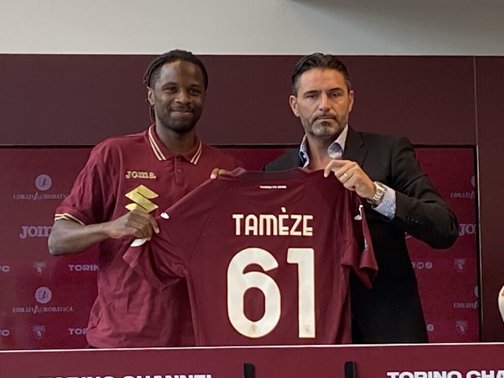 Adrien Tameze e Davide Vagnati durante la presentazione del centrocampista