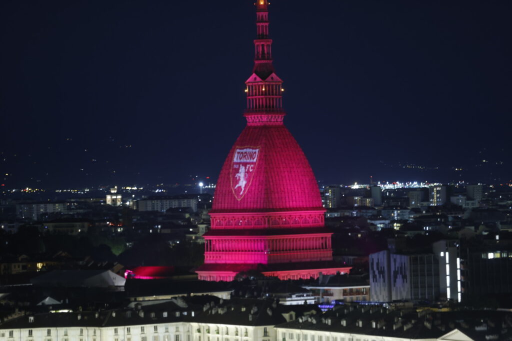 Mole Antonelliana Granata - 4 maggio 2024 - foto Nderim Kaceli