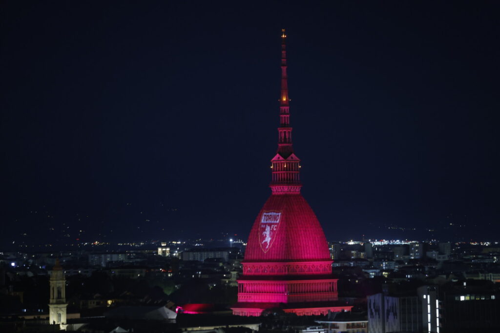 Mole Antonelliana Granata - 4 maggio 2024 - foto Nderim Kaceli