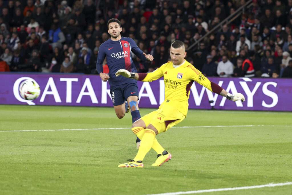 Paris Saint-Germain v Olympique Lyon - Ligue One Uber Eats