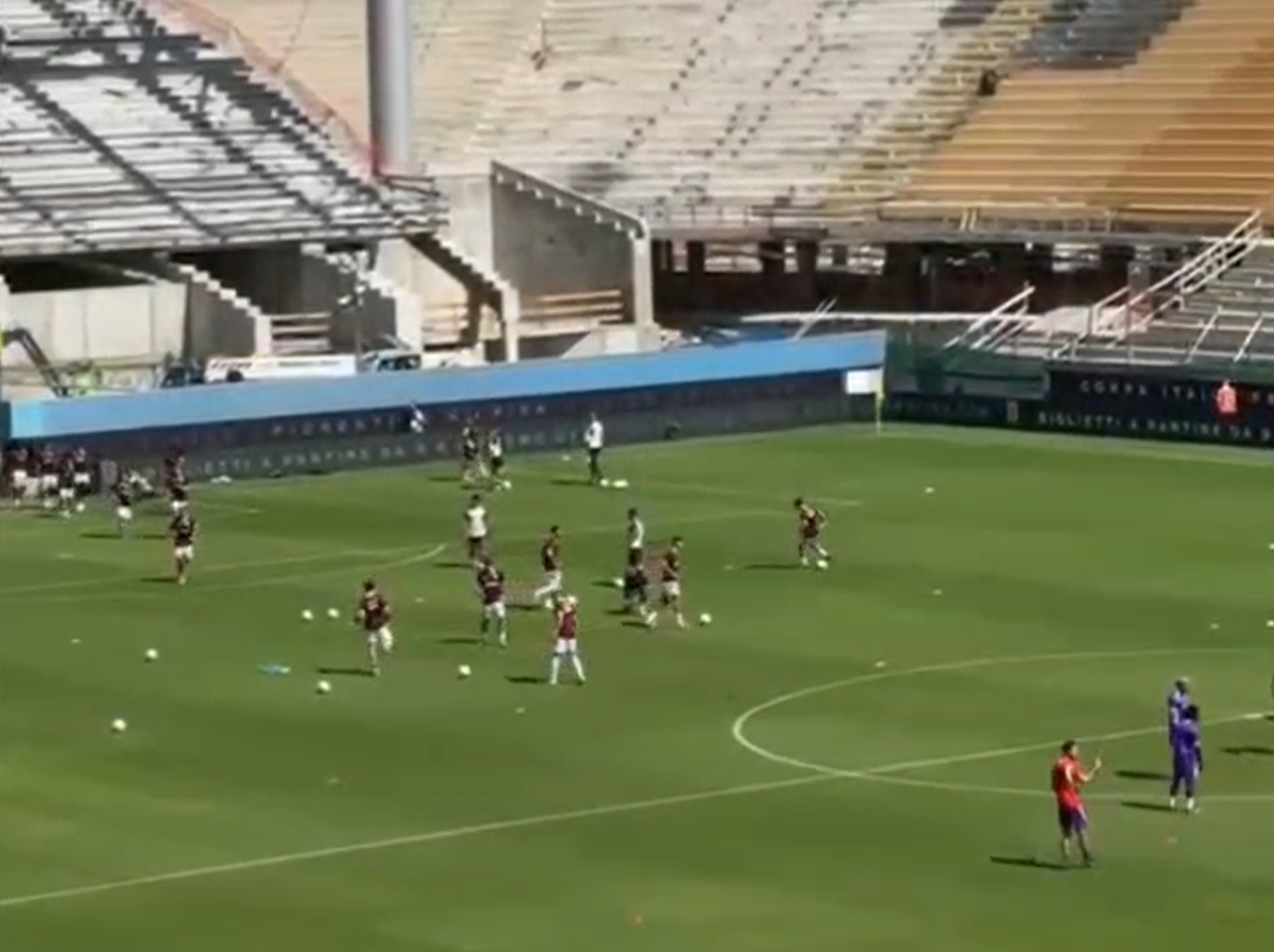 Fiorentina-Torino, la squadra è in campo per il riscaldamento (VIDEO)