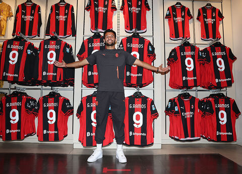 AC Milan Meet&amp;Greet With Gonçalo Ramos