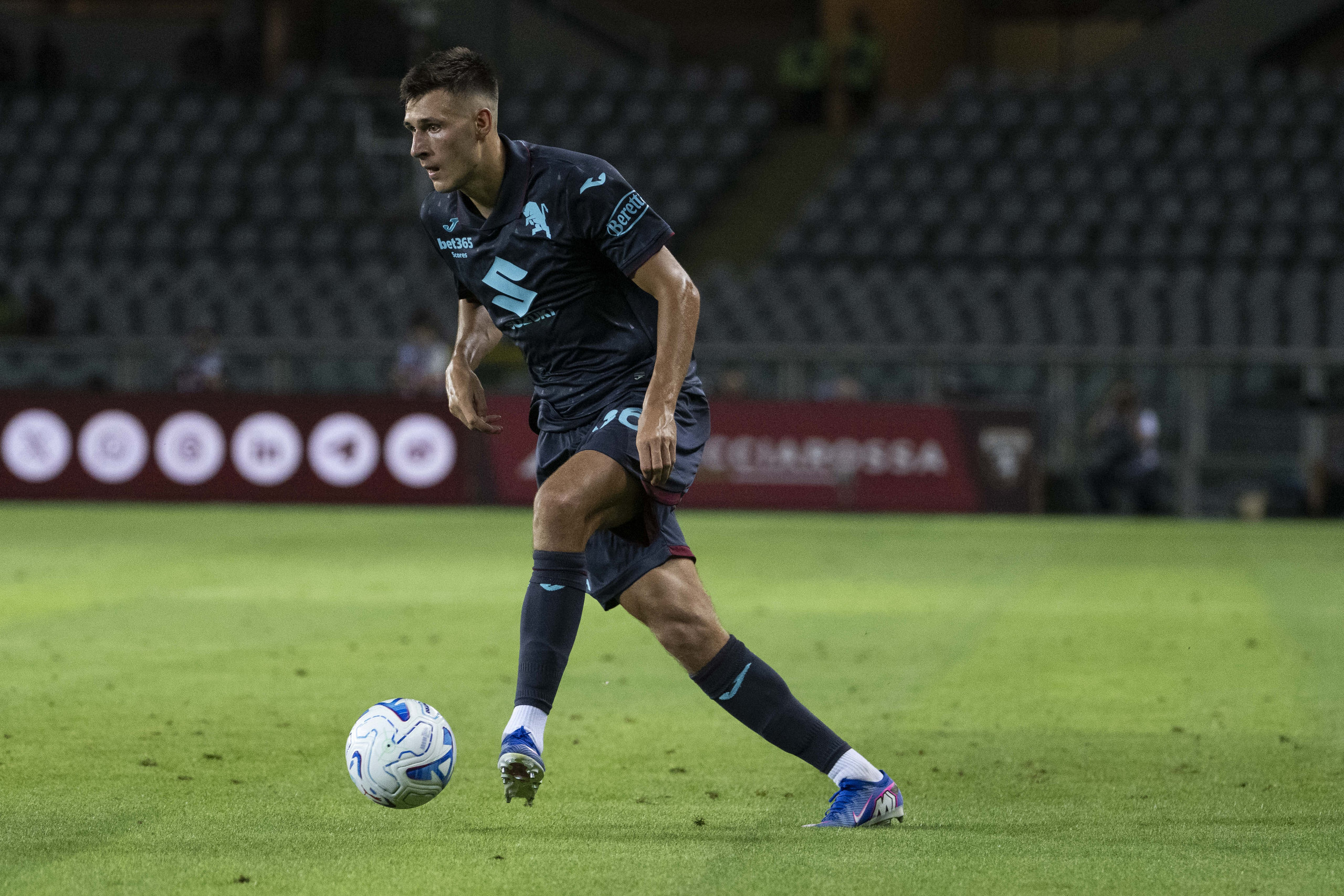 https://static.toronews.net/2026/09/GettyImages-2293062118_risultato-7ff763143d70.jpg Gineitis, 180 minuti sulle gambe: oggi può arrivare il riposo con l’Andorra?