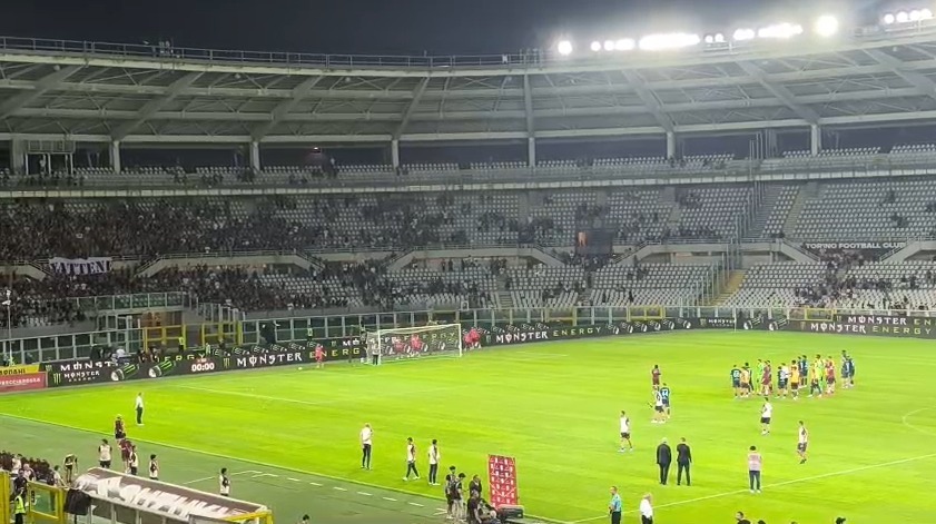 Torino-Monza 0-1, i fischi dei tifosi ai giocatori: “Meritiamo di più” (VIDEO)