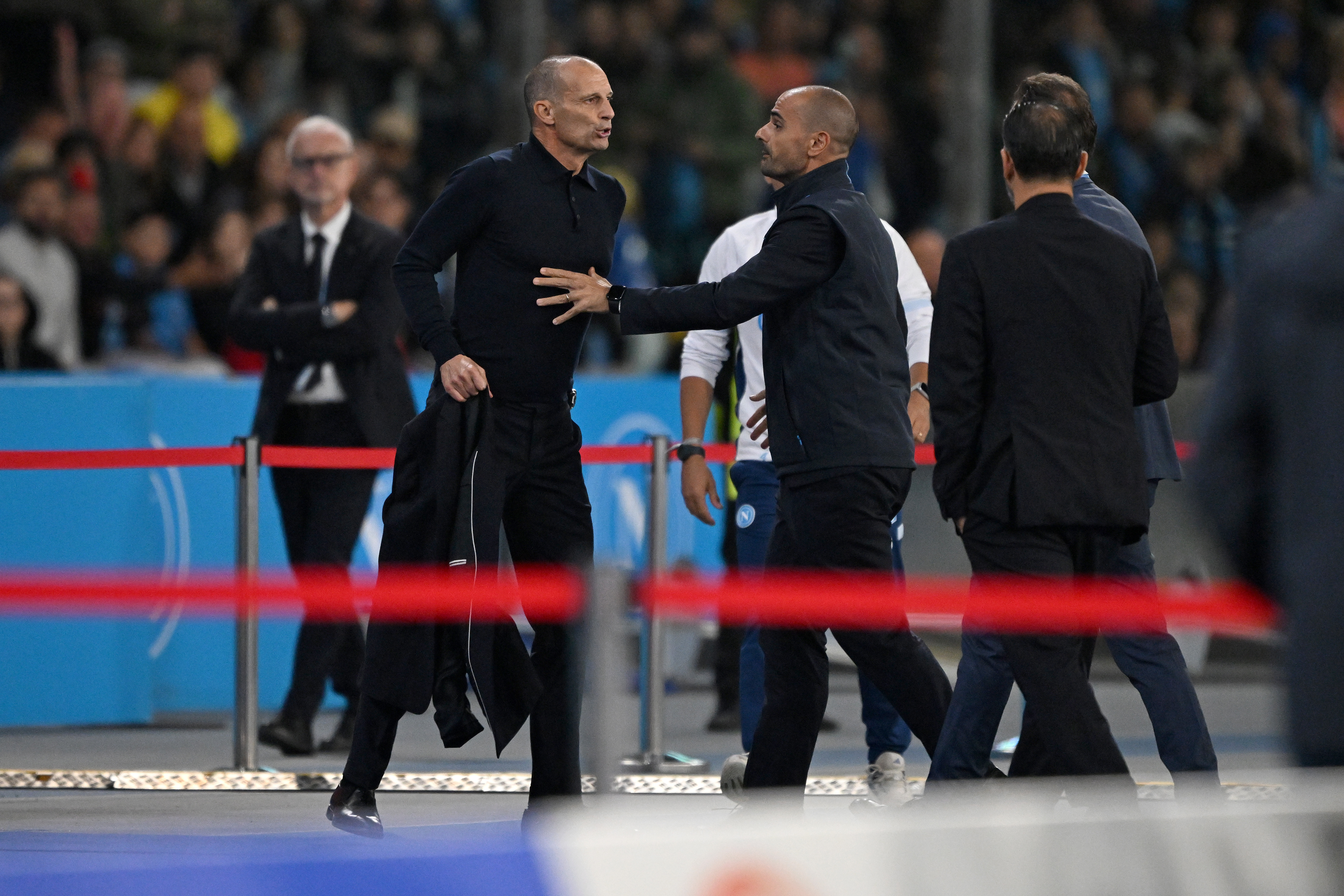 https://static.toronews.net/2026/10/GettyImages-2301803495-a1473067a838.jpg Maxi stop per Max Allegri: due turni di squalifica per insulti agli arbitri e tensioni