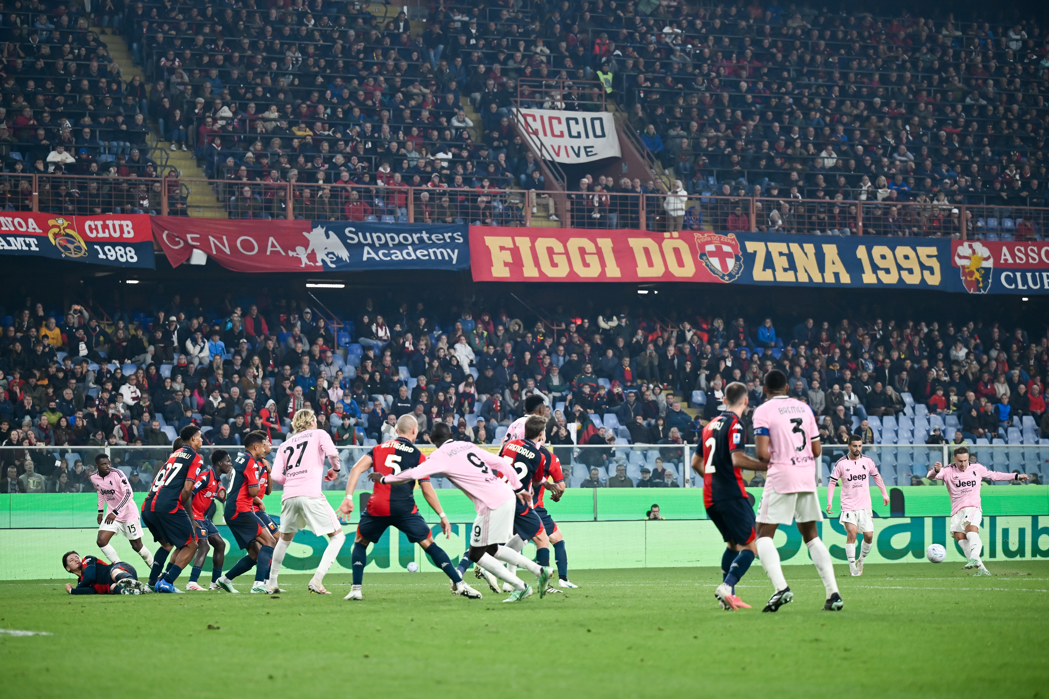https://static.toronews.net/2026/10/GettyImages-2302443260-fa3e303158e0.jpg Genoa-Juventus, vergogna al Ferraris: sfregio alla tragedia di Superga