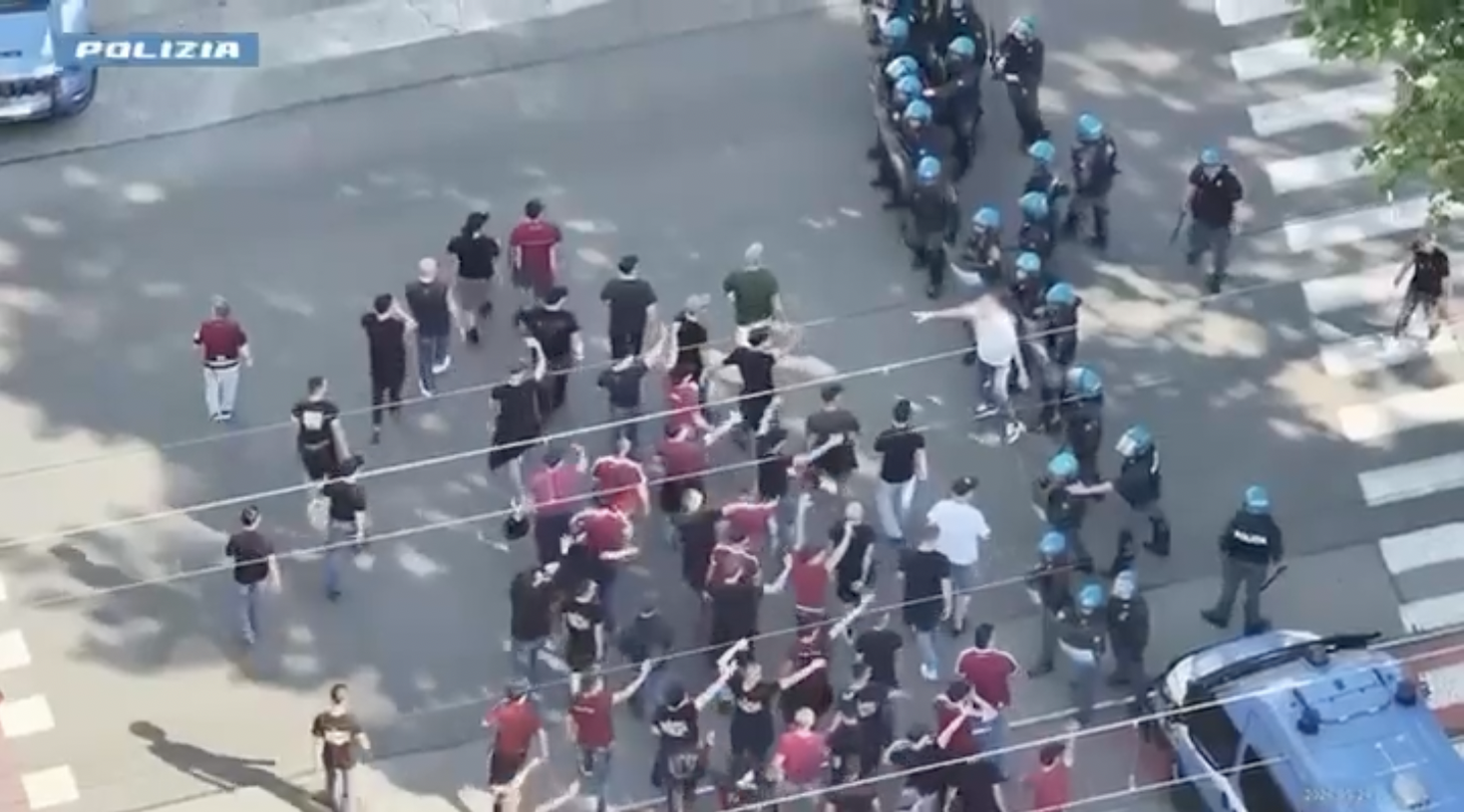 Torino, gli scontri pre-derby: i VIDEO della polizia