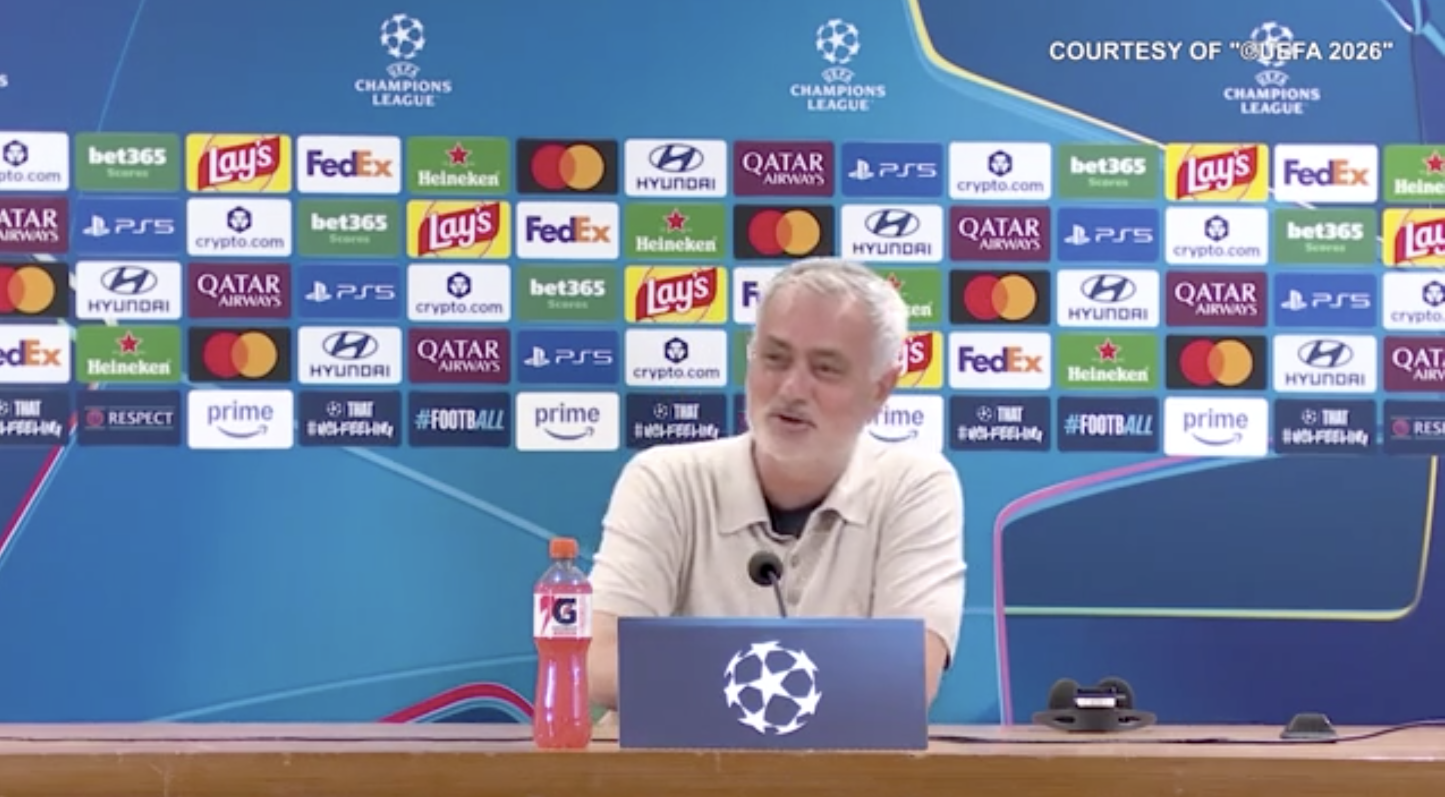 Mourinho, che risate in conferenza! “Occhio ai tassisti della Lazio” (VIDEO)