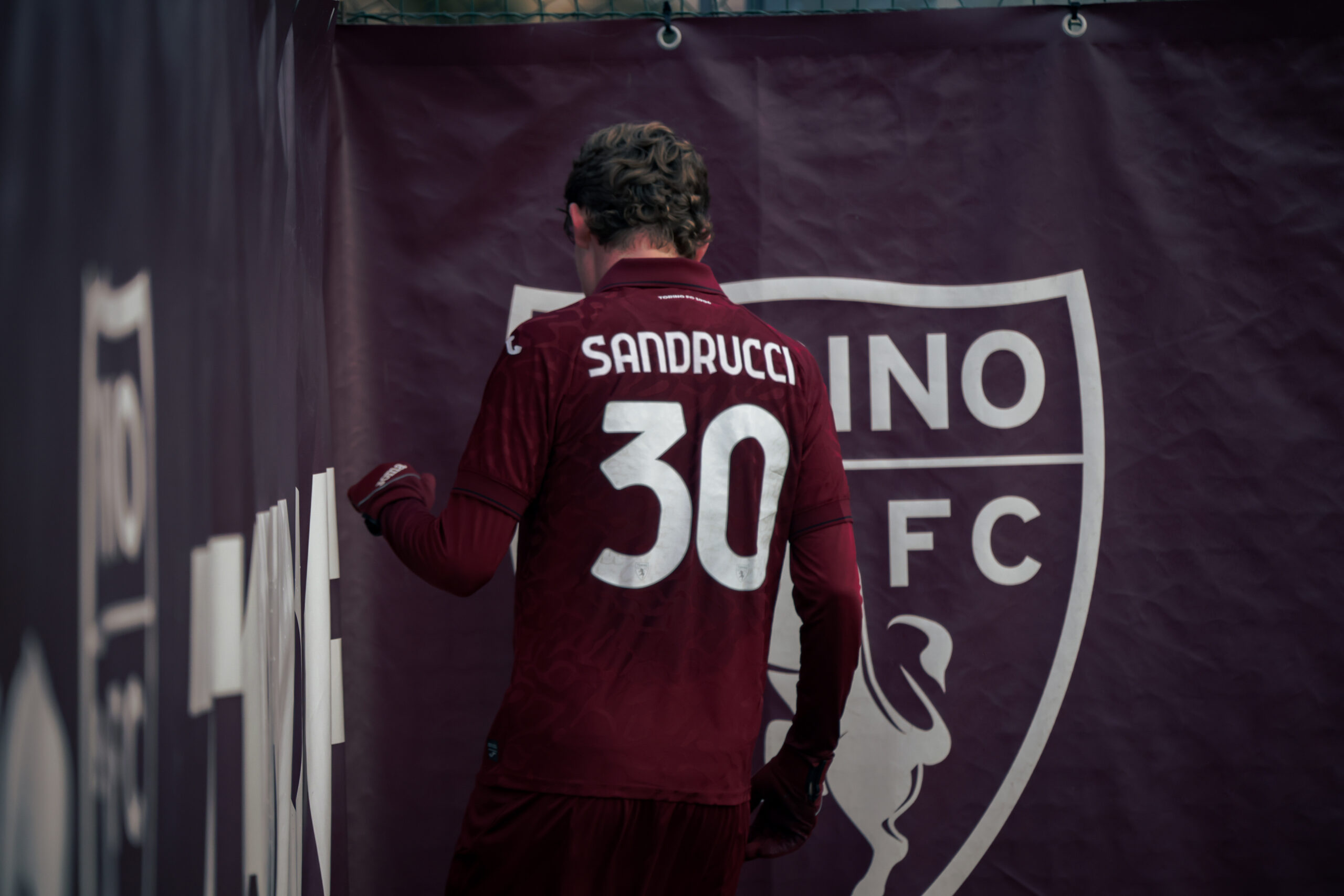 https://static.toronews.net/202601/1295c676c5a67a987ba44b725dc90e75-scaled.jpg Sandrucci, qui comincia l’ascesa. E Mullen sogna lo Scudetto in Irlanda