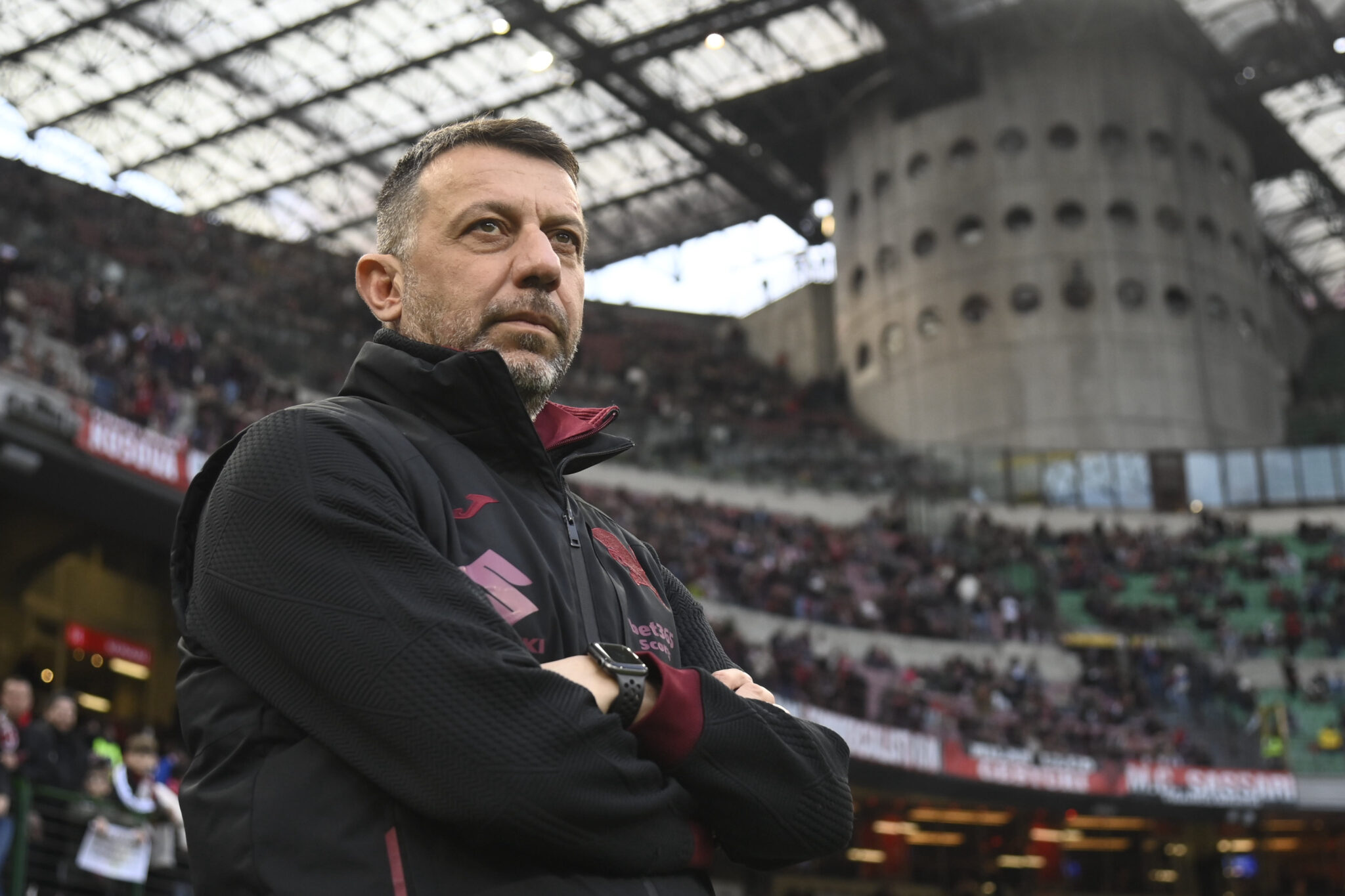 Roberto D'Aversa criticizes Davide Petrachi over communication breakdown Roberto D'Aversa criticizes Davide Petrachi over communication breakdown